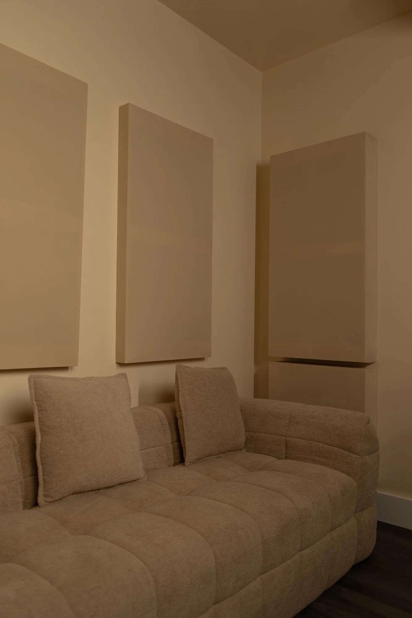 Lounge corner treatment