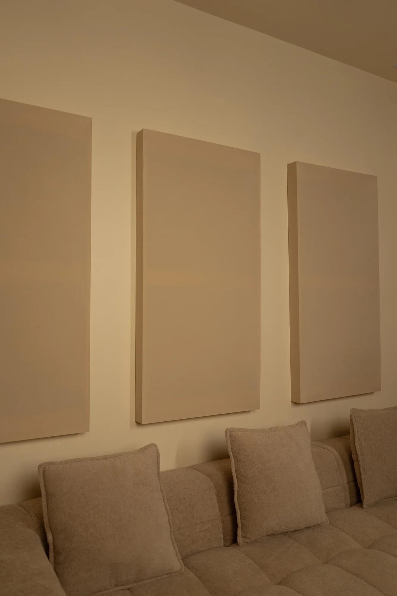 Rear wall absorption above the lounge