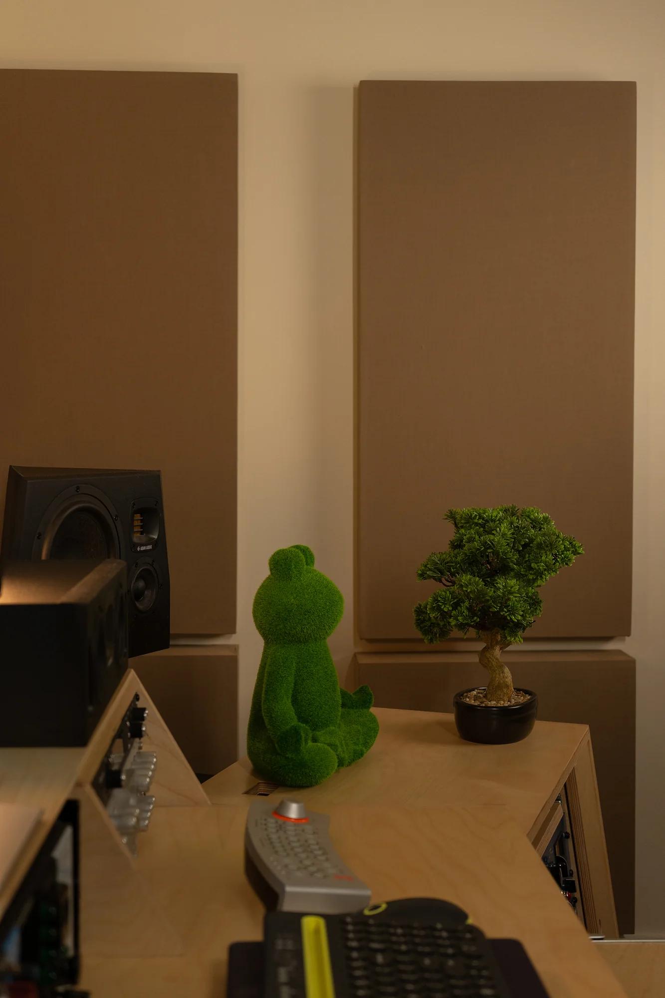 Desk detail with treated side wall