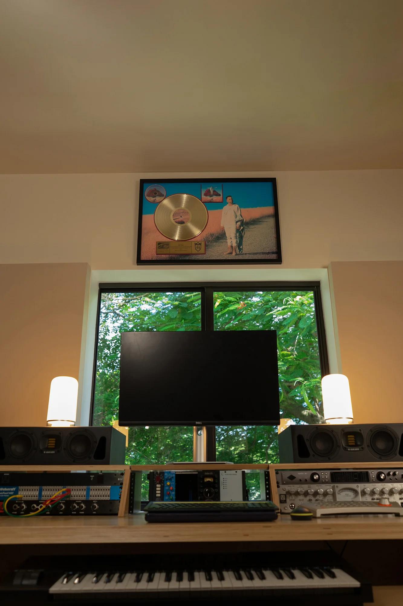 Mix position facing the window